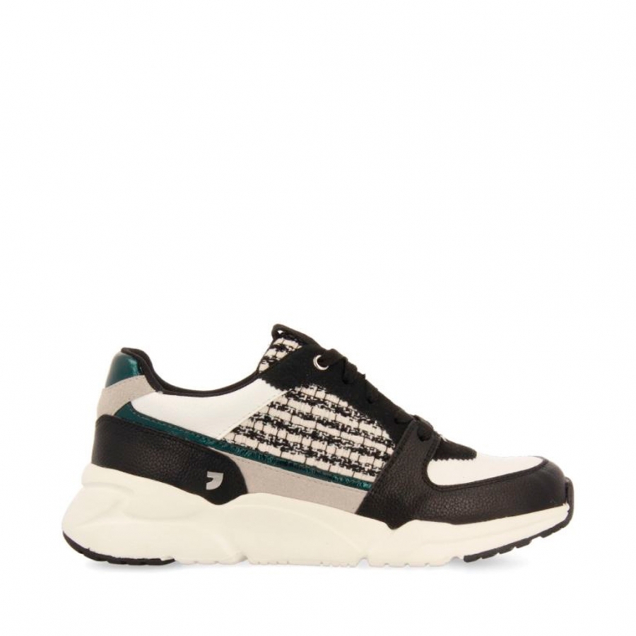 schwarze-sneakers-die-glanzend-und-schwarz-und-grun-weisse-pieces-raasdorf-kombinieren schwarze-sneakers-die-glanzend-und-schwarz-und-grun-weisse-pieces-raasdorf-kombinieren