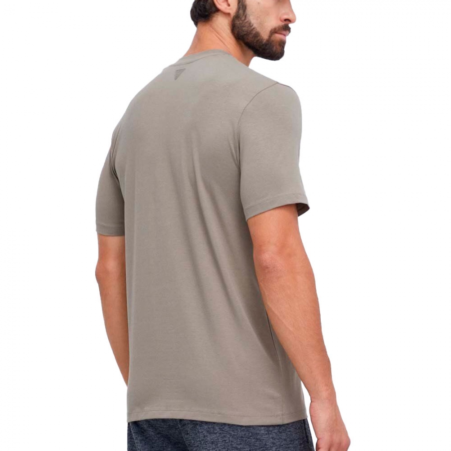 t-shirt-mit-frontlogo t-shirt-mit-frontlogo