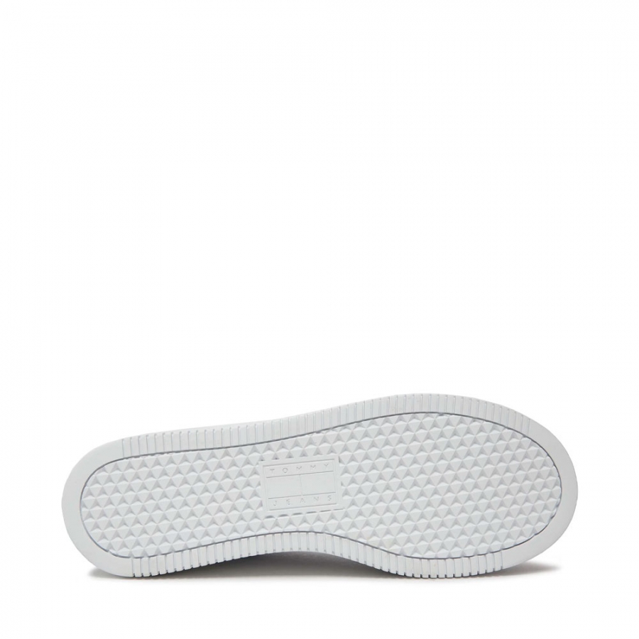 sneakers-essenziali-con-platform sneakers-essenziali-con-platform