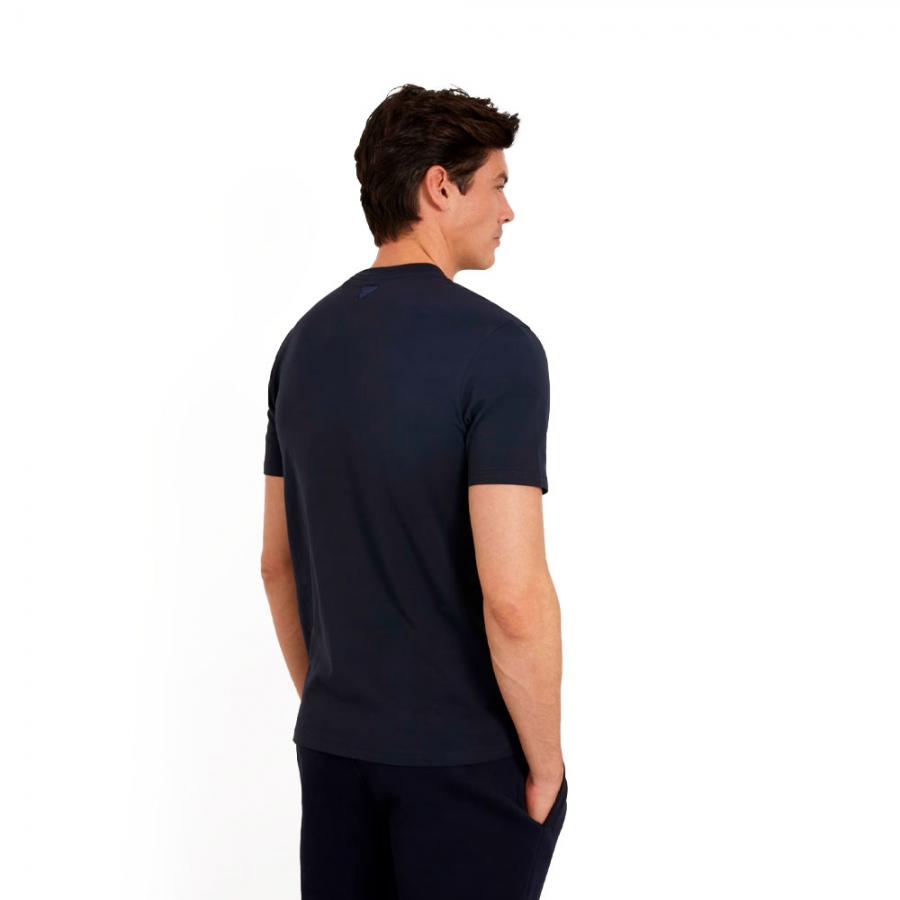 t-shirt-con-logo-frontale