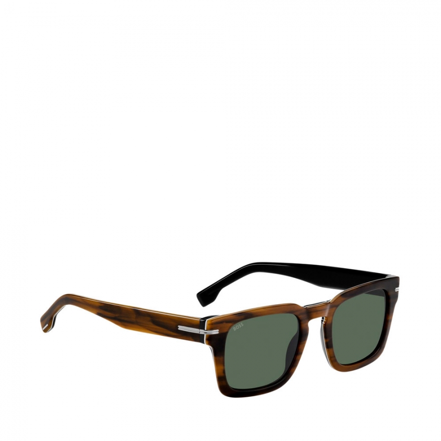 sonnenbrille-mit-silberfarbigen-details sonnenbrille-mit-silberfarbigen-details