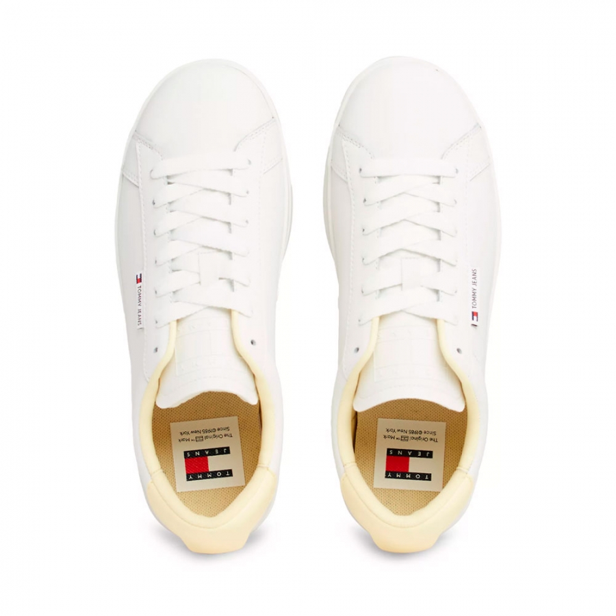 sneakers-bassa-in-pelle-con-patch sneakers-bassa-in-pelle-con-patch