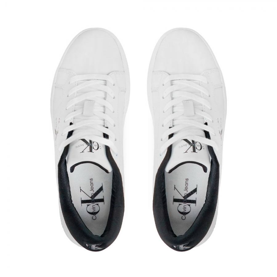 klassischer-sneaker-mit-niedriger-schnurung-und-cupsole klassischer-sneaker-mit-niedriger-schnurung-und-cupsole