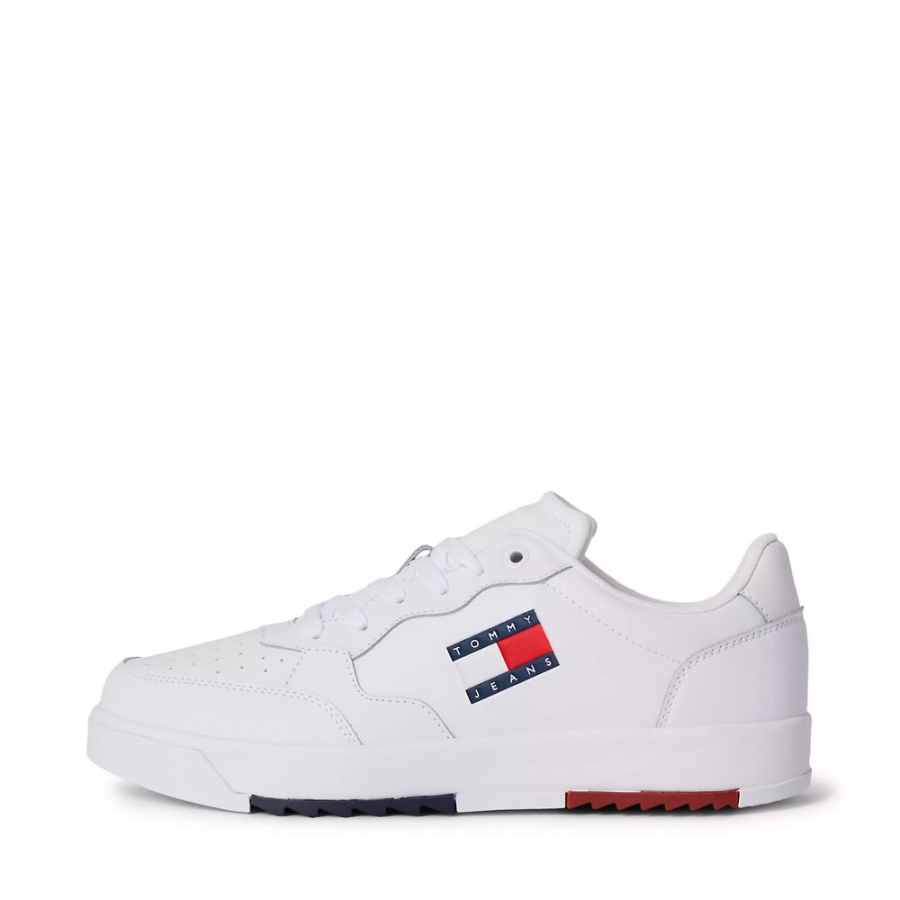sneakers-essenziali-con-suola-denti-e-logo sneakers-essenziali-con-suola-denti-e-logo