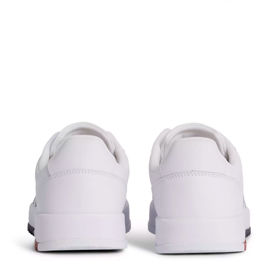 sneakers-essenziali-con-suola-denti-e-logo sneakers-essenziali-con-suola-denti-e-logo