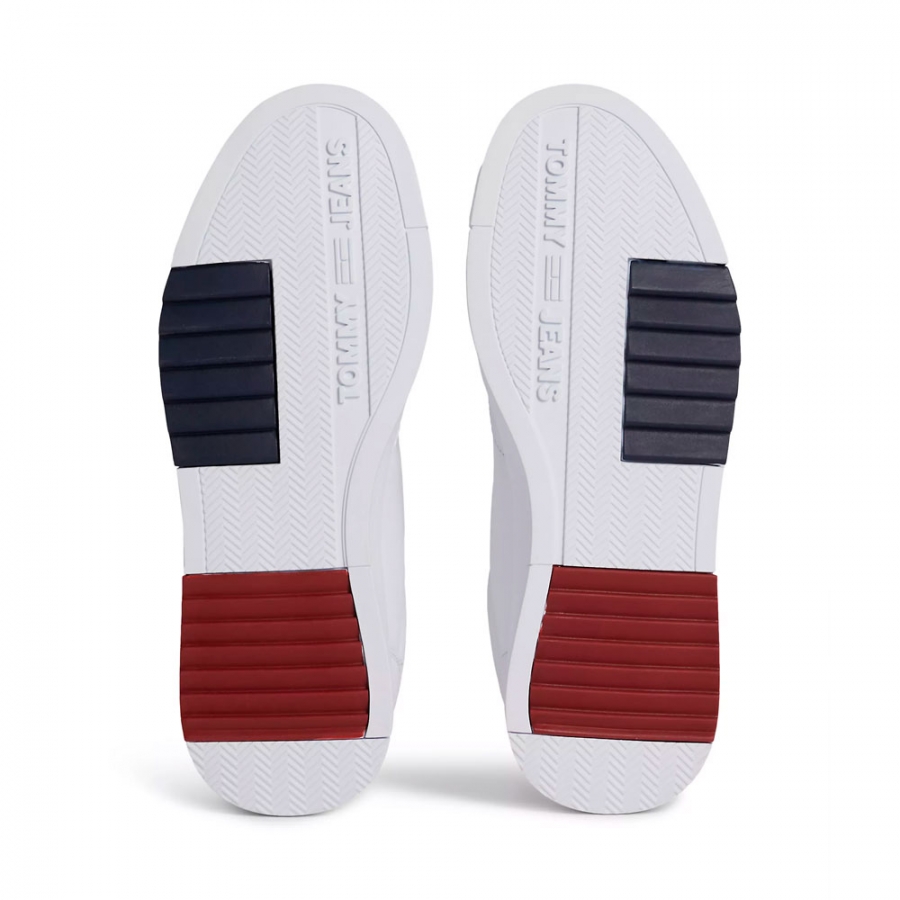 sneakers-essenziali-con-suola-denti-e-logo sneakers-essenziali-con-suola-denti-e-logo