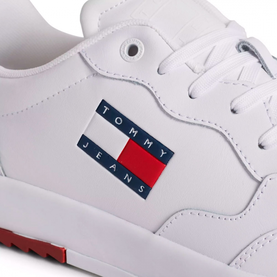 sneakers-essenziali-con-suola-denti-e-logo sneakers-essenziali-con-suola-denti-e-logo