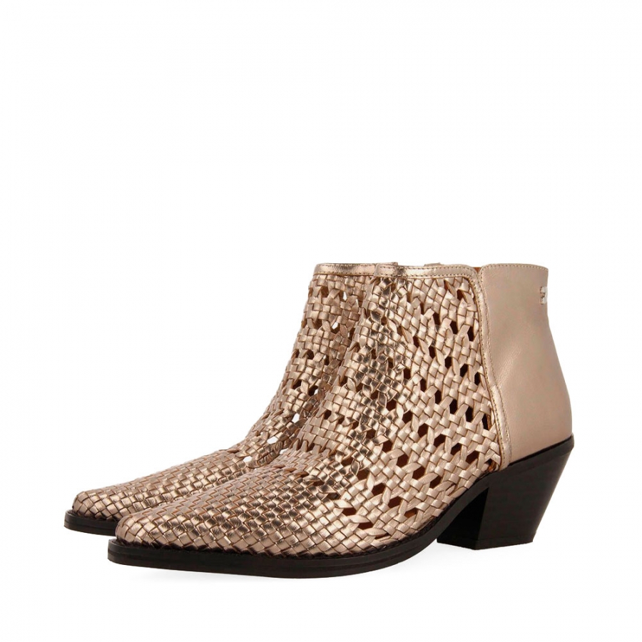 geflochtene-cowboystiefel-von-crawford geflochtene-cowboystiefel-von-crawford