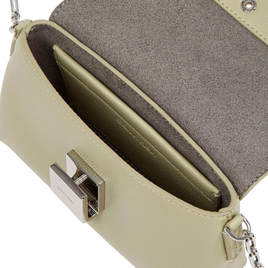 bolsa-crossbody-placa-com-corrente bolsa-crossbody-placa-com-corrente