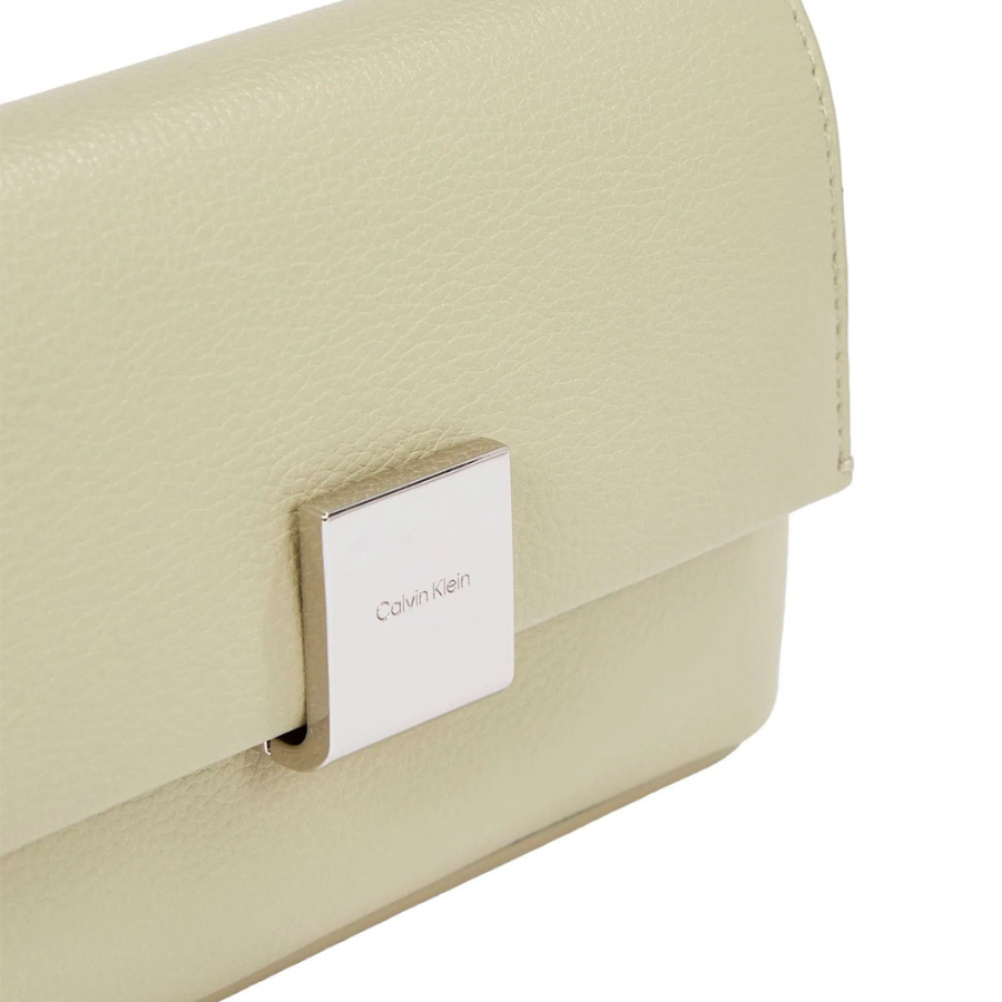 sac-bandouliere-plaque-avec-chaine sac-bandouliere-plaque-avec-chaine
