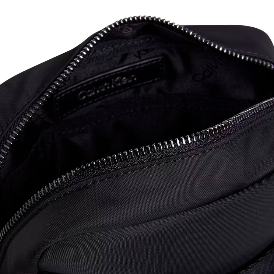 sac-bandouliere-avec-logo-metallique sac-bandouliere-avec-logo-metallique