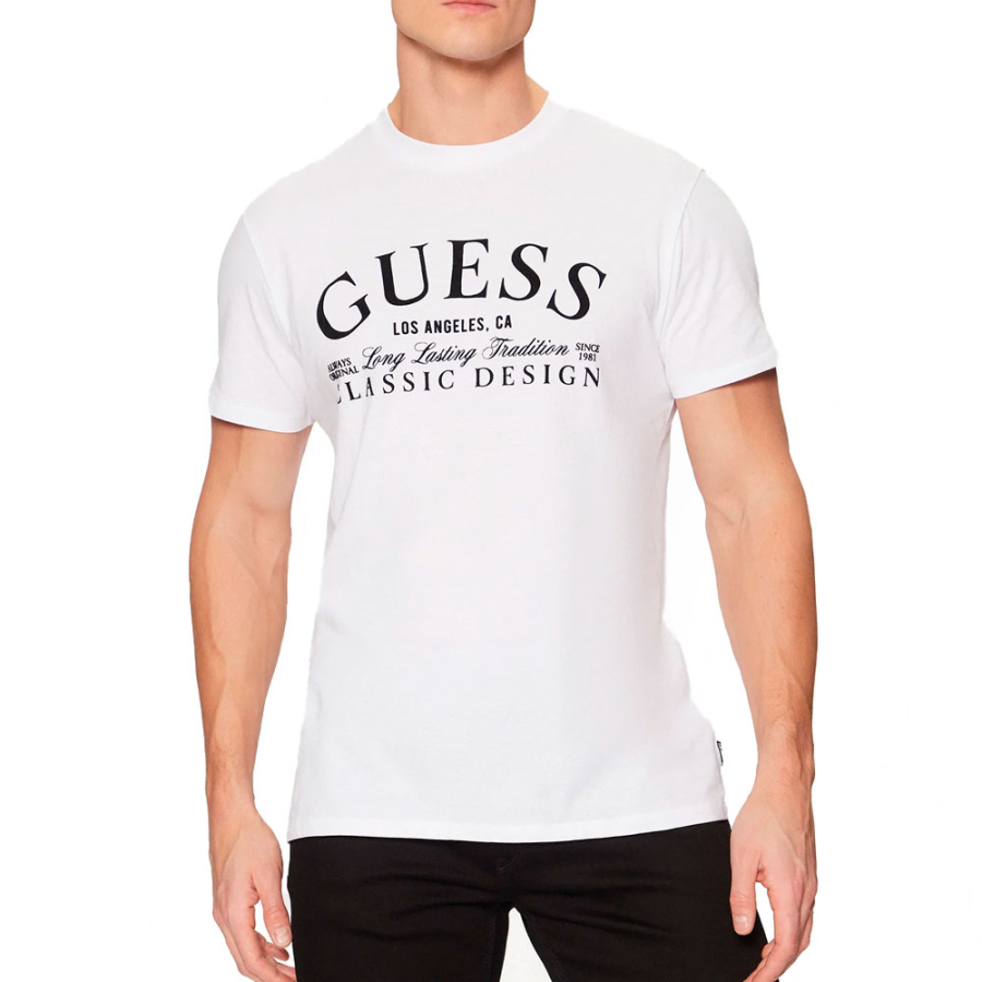 t-shirt-mit-klassischem-design t-shirt-mit-klassischem-design