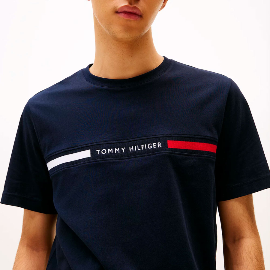 camiseta-de-cuello-redondo-con-logo camiseta-de-cuello-redondo-con-logo