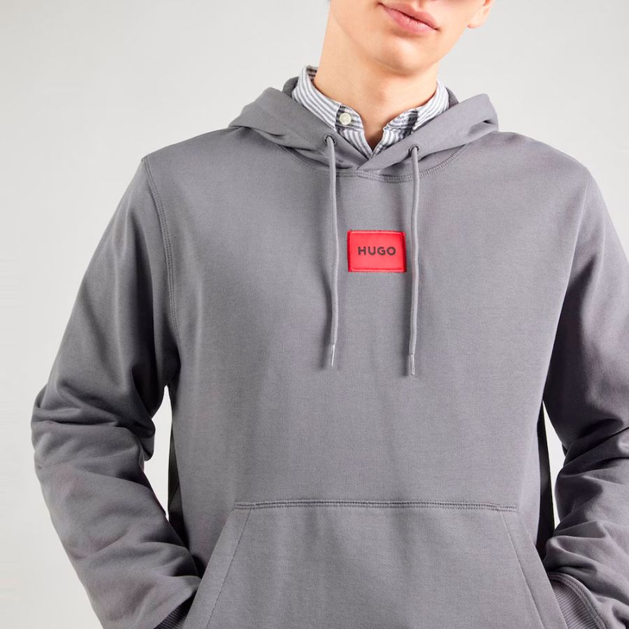 hoodie-com-etiqueta-de-logotipo hoodie-com-etiqueta-de-logotipo