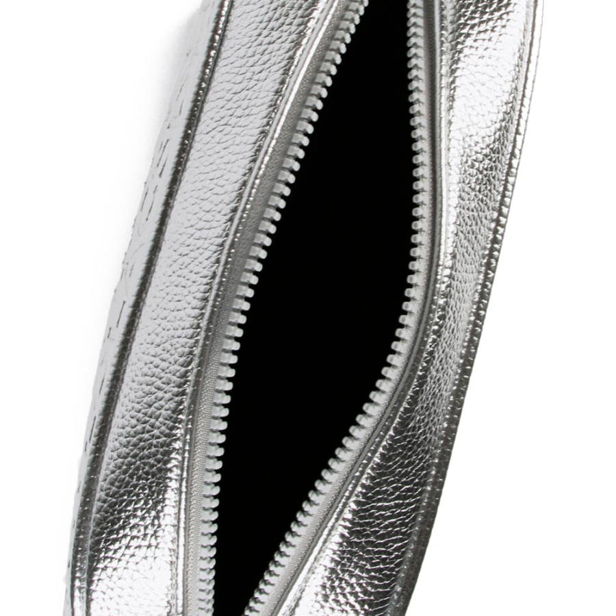schultertasche-mit-metallischem-monogramm schultertasche-mit-metallischem-monogramm