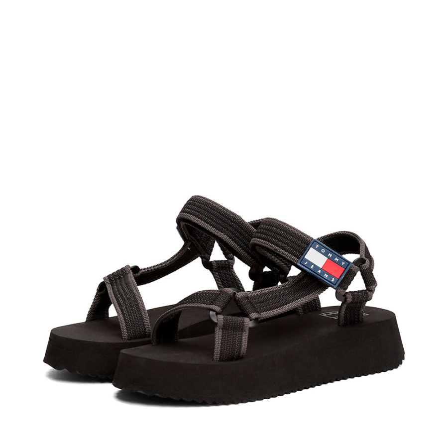 sandales-a-plateforme-avec-semelle-crantee sandales-a-plateforme-avec-semelle-crantee