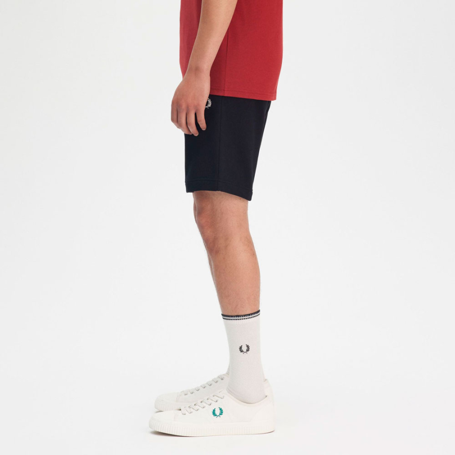 klassische-shorts-aus-sweatshirt-stoff