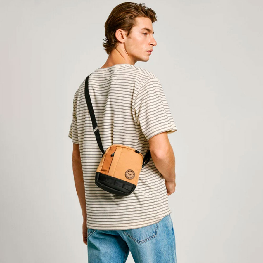 sac-a-bandouliere-reporter-avec-poignee-reglable sac-a-bandouliere-reporter-avec-poignee-reglable