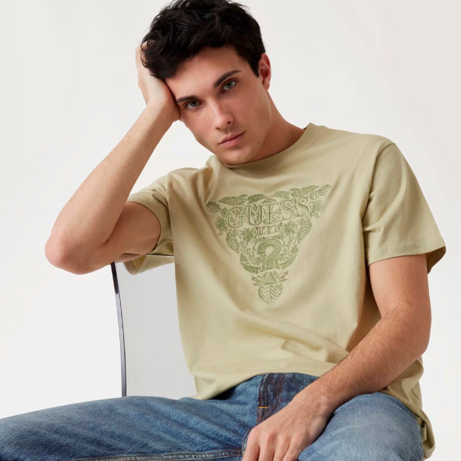 camiseta-com-logo-regular-fit camiseta-com-logo-regular-fit