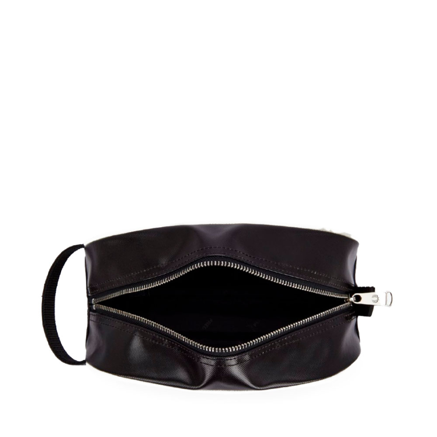 laurel-wreath-toiletry-bag laurel-wreath-toiletry-bag