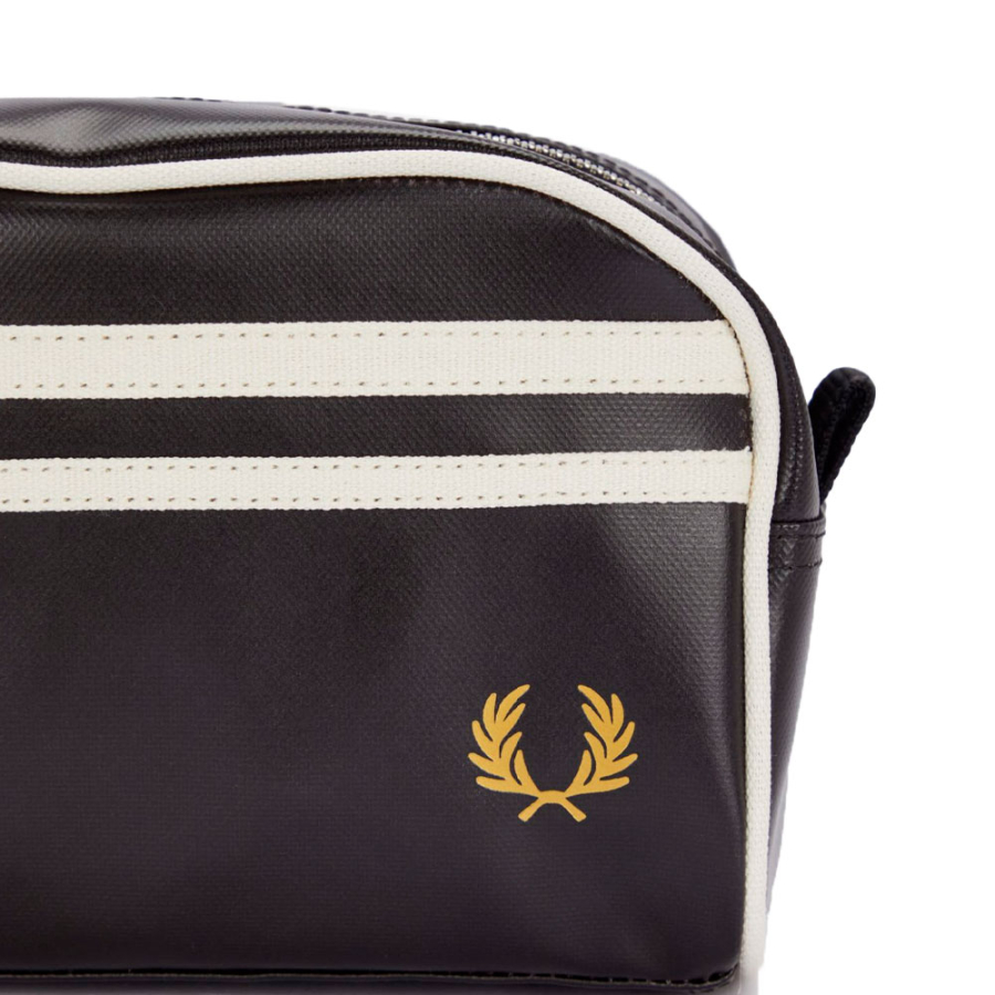 laurel-wreath-toiletry-bag laurel-wreath-toiletry-bag