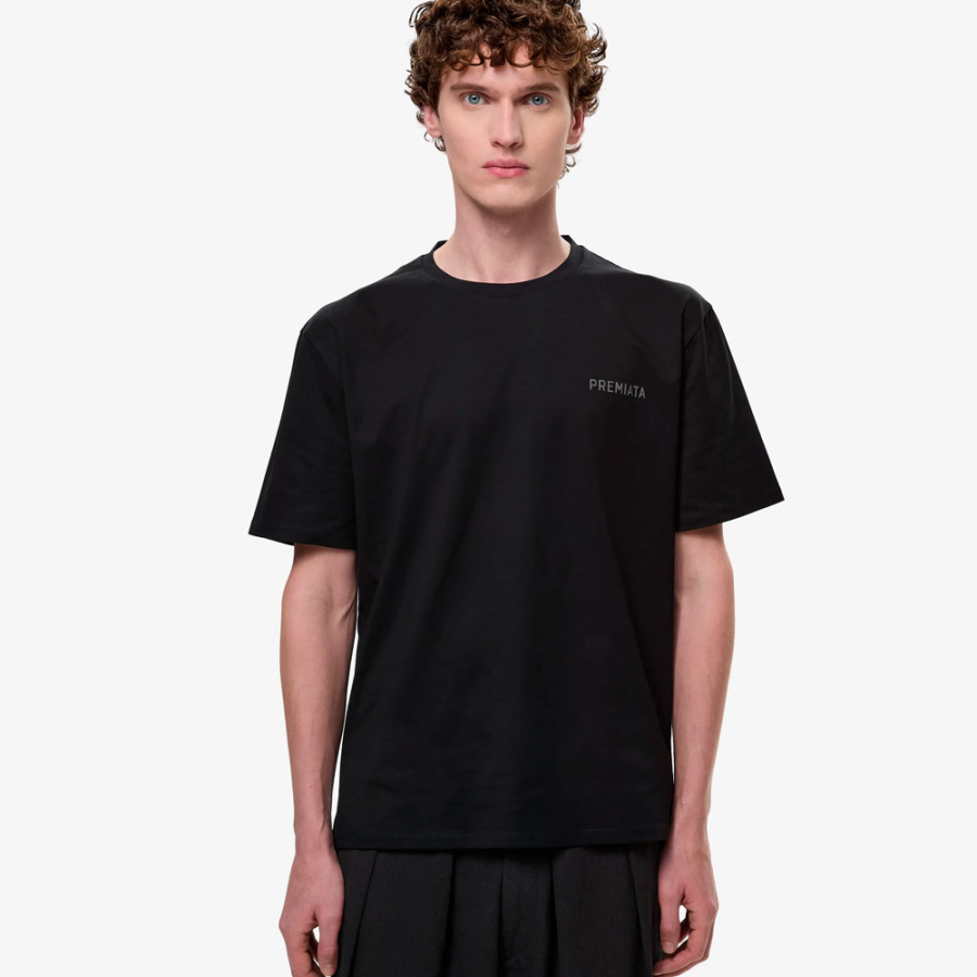 camiseta-com-rachaduras-laterais-e-detalhes-contrastantes camiseta-com-rachaduras-laterais-e-detalhes-contrastantes