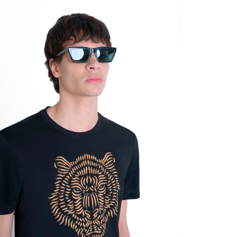camiseta-regular-fit-com-estampa-de-logo-de-cortica camiseta-regular-fit-com-estampa-de-logo-de-cortica