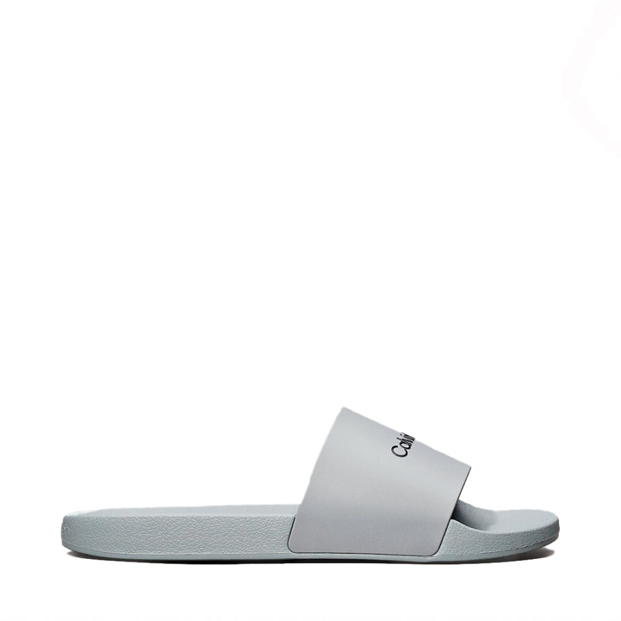 tongs-de-piscine-en-caoutchouc