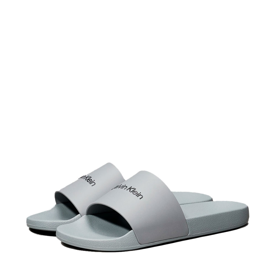 tongs-de-piscine-en-caoutchouc