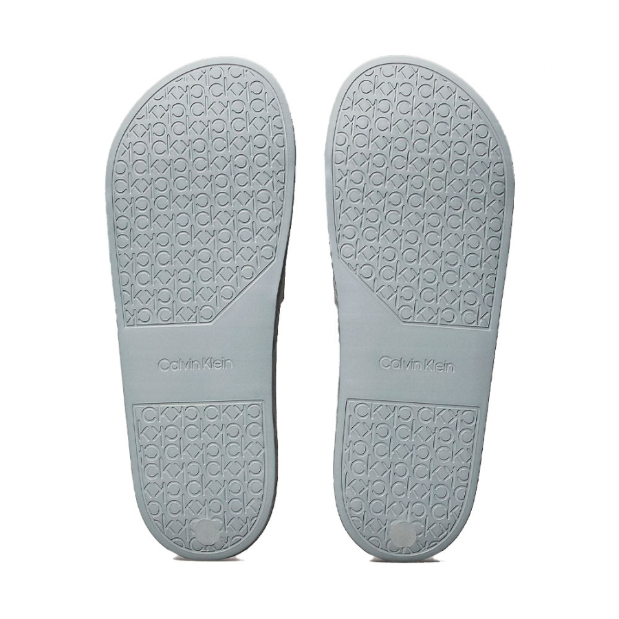 tongs-de-piscine-en-caoutchouc
