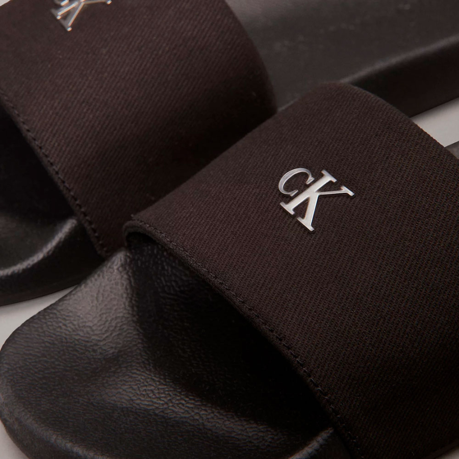 flip-flops-with-hardware-logo flip-flops-with-hardware-logo