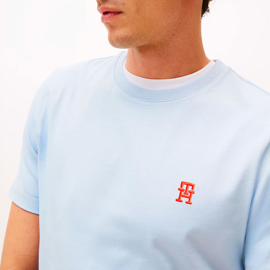 t-shirt-mit-kontrastierendem-th-monogramm t-shirt-mit-kontrastierendem-th-monogramm
