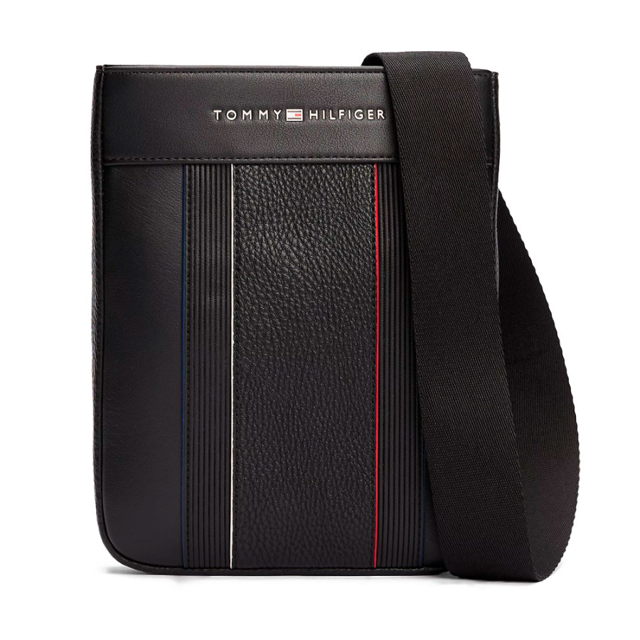 bolsa-tiracolar-com-logotipo-metalico