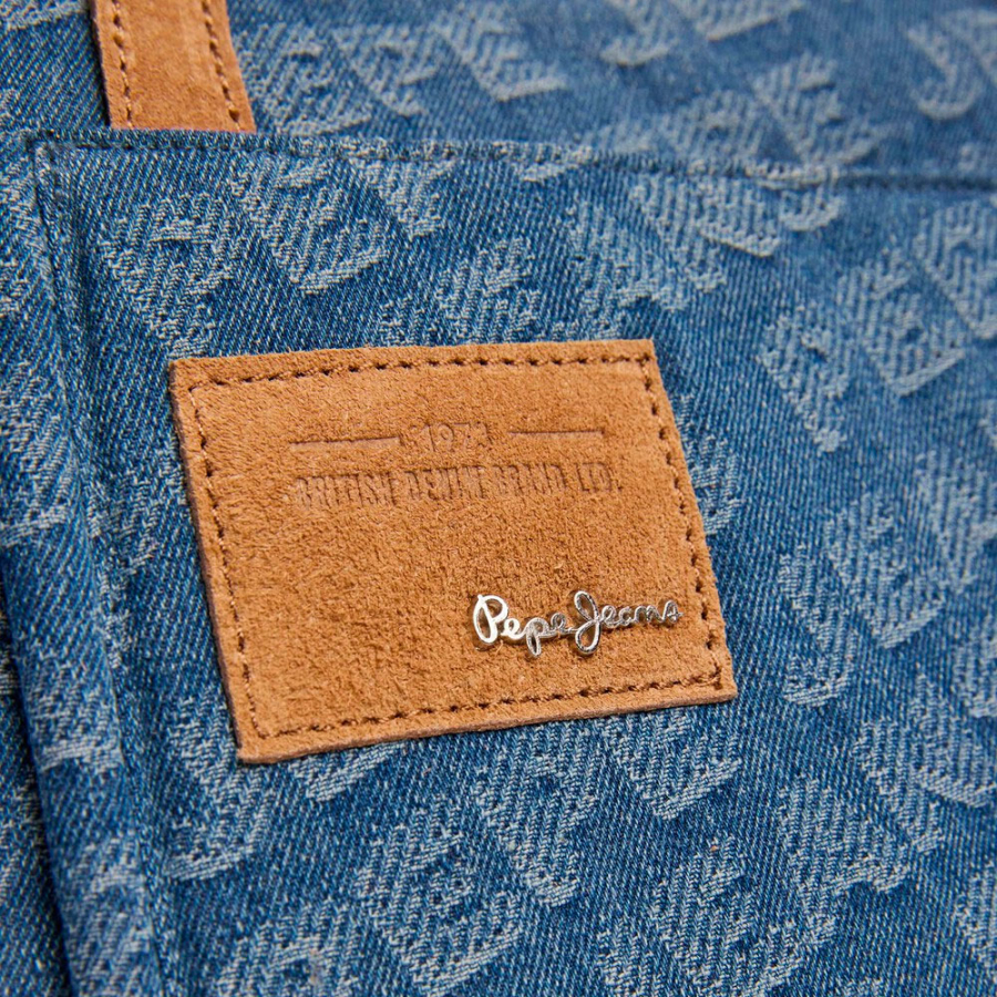 sac-fourre-tout-en-jean-avec-logo sac-fourre-tout-en-jean-avec-logo