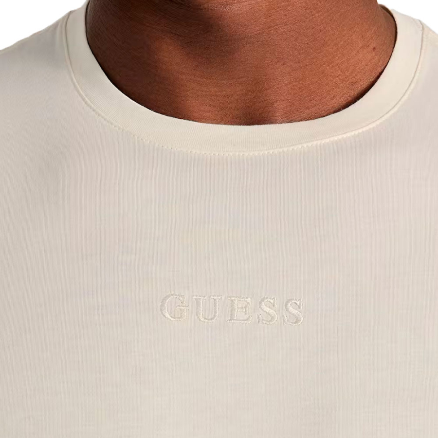 camiseta-con-logotipo-bordado camiseta-con-logotipo-bordado