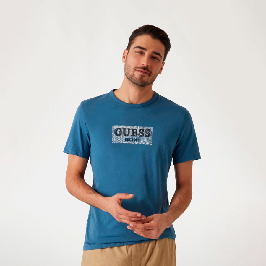 t-shirt-with-front-logo t-shirt-with-front-logo