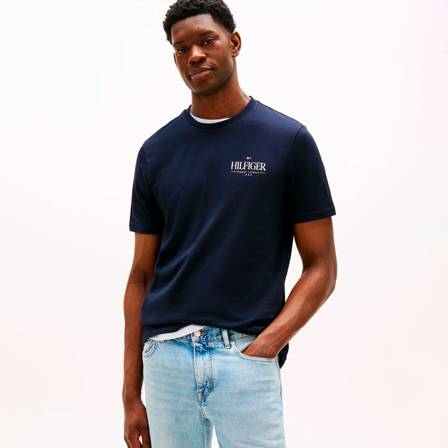 t-shirt-mit-rundhalsausschnitt-und-logo t-shirt-mit-rundhalsausschnitt-und-logo