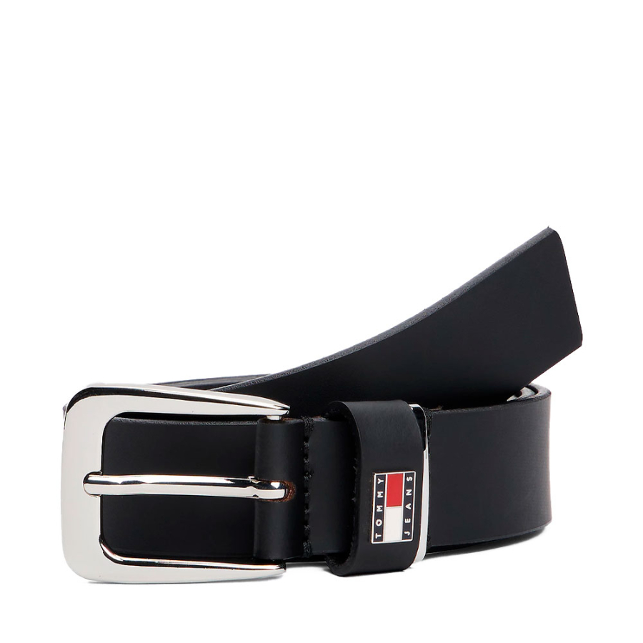 ceinture-en-cuir-avec-badge-sur-la-boucle ceinture-en-cuir-avec-badge-sur-la-boucle