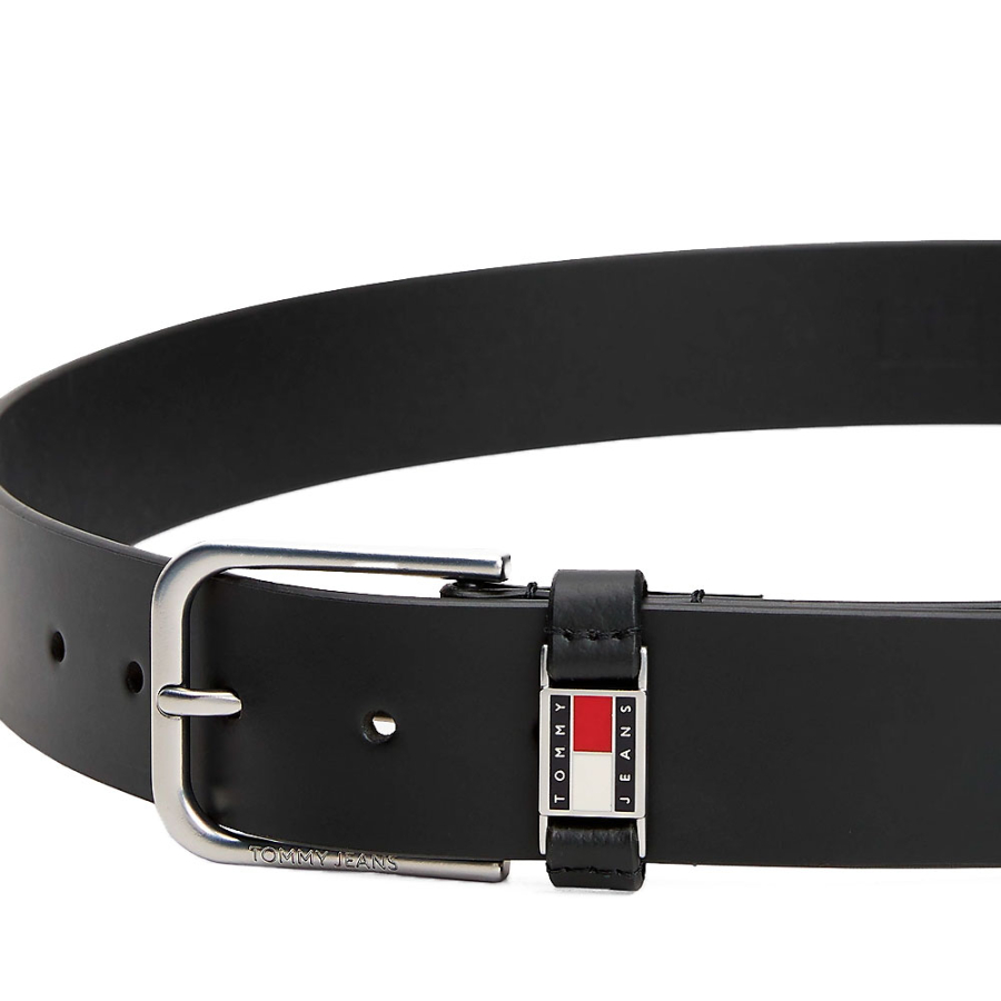 ceinture-en-cuir-avec-logo-en-relief ceinture-en-cuir-avec-logo-en-relief