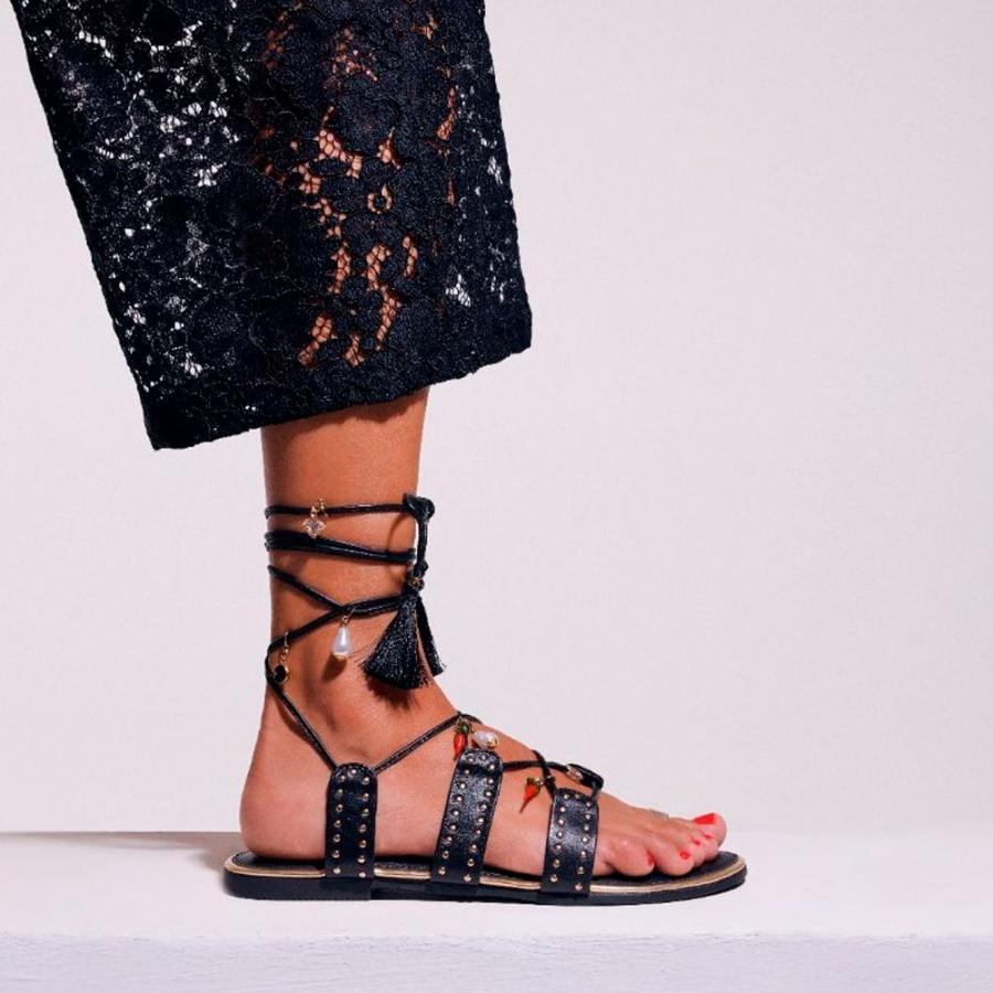 sandales-en-cuir-ione-avec-perles-et-clous sandales-en-cuir-ione-avec-perles-et-clous