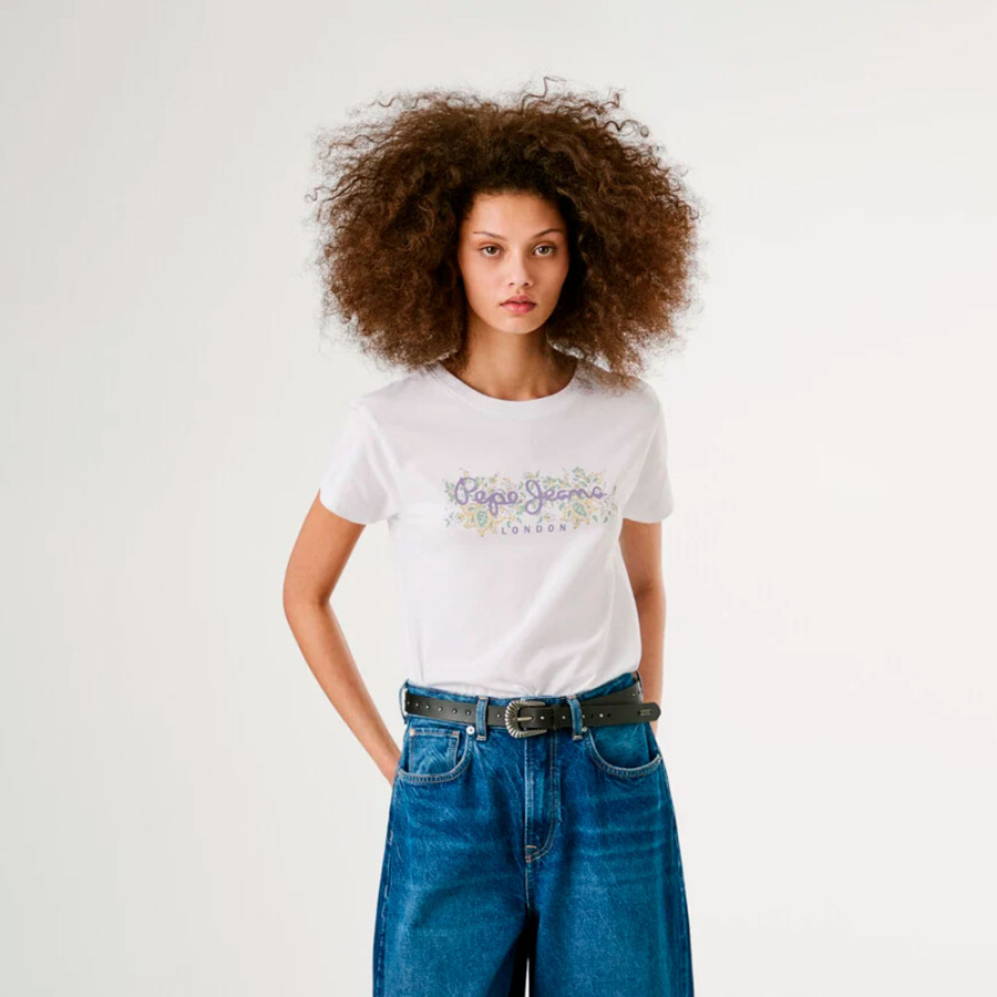 camiseta-de-corte-regular-con-logotipo-floral camiseta-de-corte-regular-con-logotipo-floral
