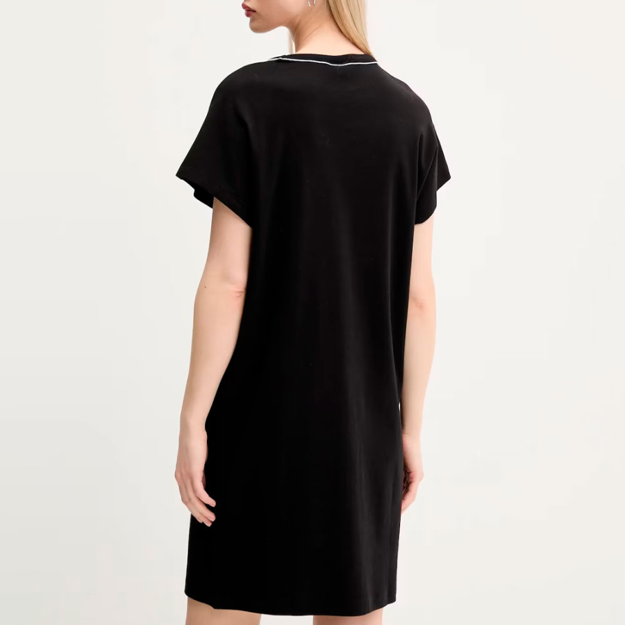 vestido-con-nombre-de-la-marca vestido-con-nombre-de-la-marca