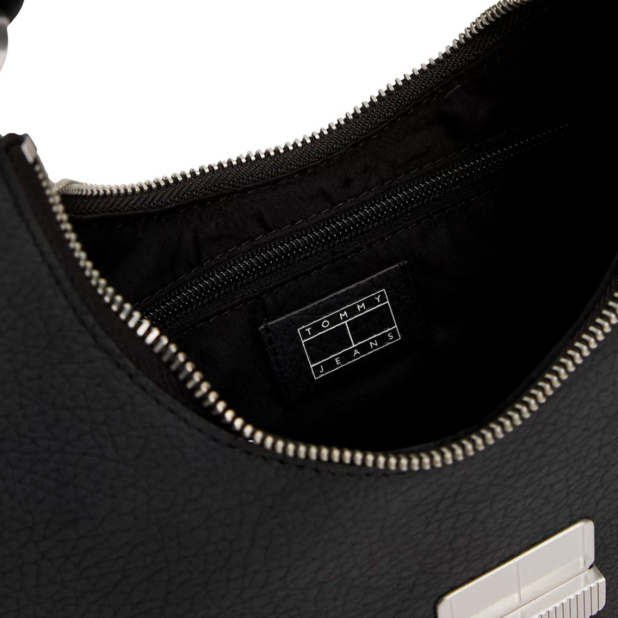 bolsa-hobo-com-fecho-giratorio-e-logotipo bolsa-hobo-com-fecho-giratorio-e-logotipo