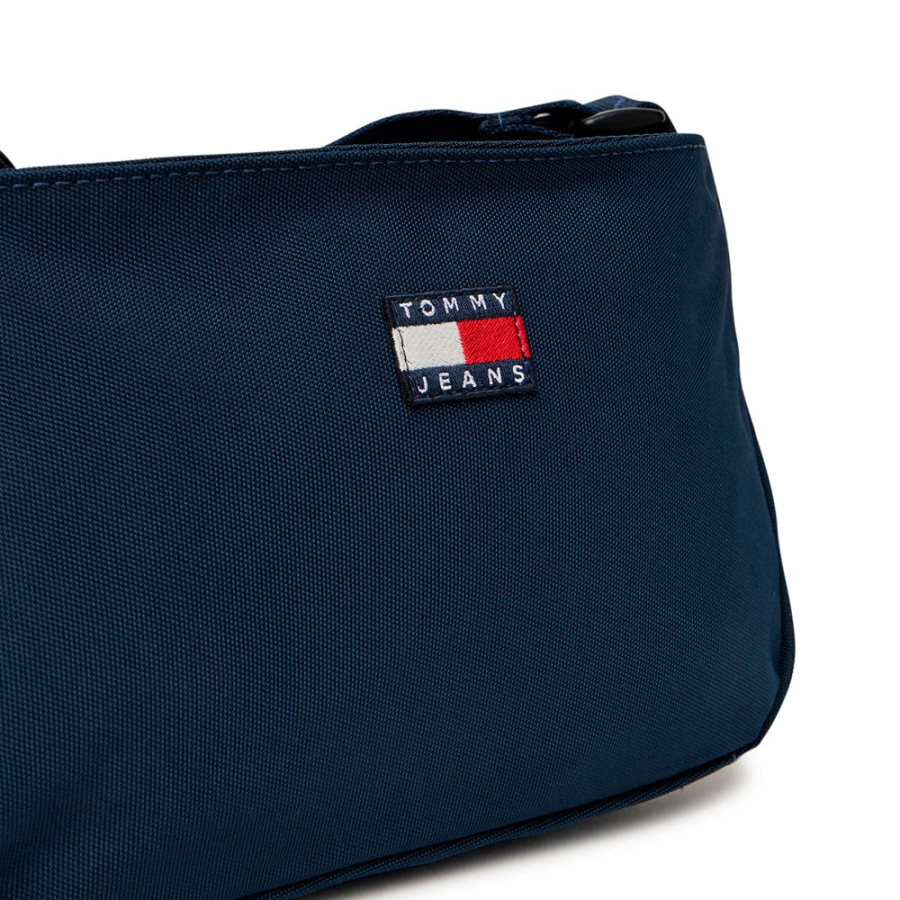 bolso-essential-con-inscripcion-en-bandolera bolso-essential-con-inscripcion-en-bandolera