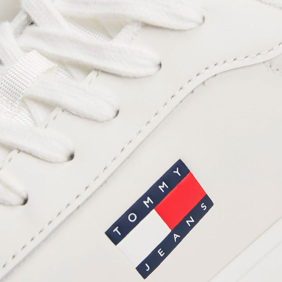 sneakers-dal-design-retro-con-inserti-in-pelle sneakers-dal-design-retro-con-inserti-in-pelle