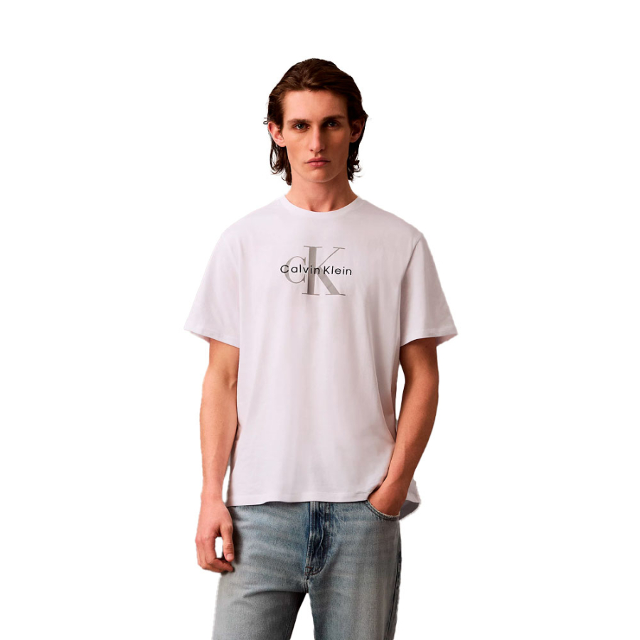 ccamiseta-con-logo-monograma ccamiseta-con-logo-monograma