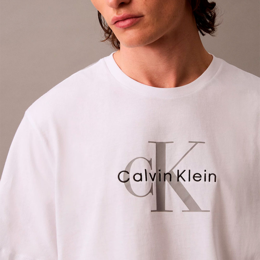 t-shirt-mit-monogramm-logo t-shirt-mit-monogramm-logo