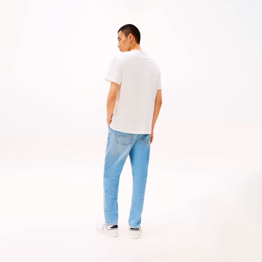 camiseta-con-parche-tonal-de-la-marca camiseta-con-parche-tonal-de-la-marca