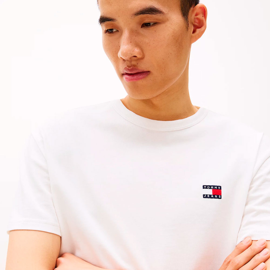 t-shirt-avec-patch-de-marque-ton-sur-ton t-shirt-avec-patch-de-marque-ton-sur-ton