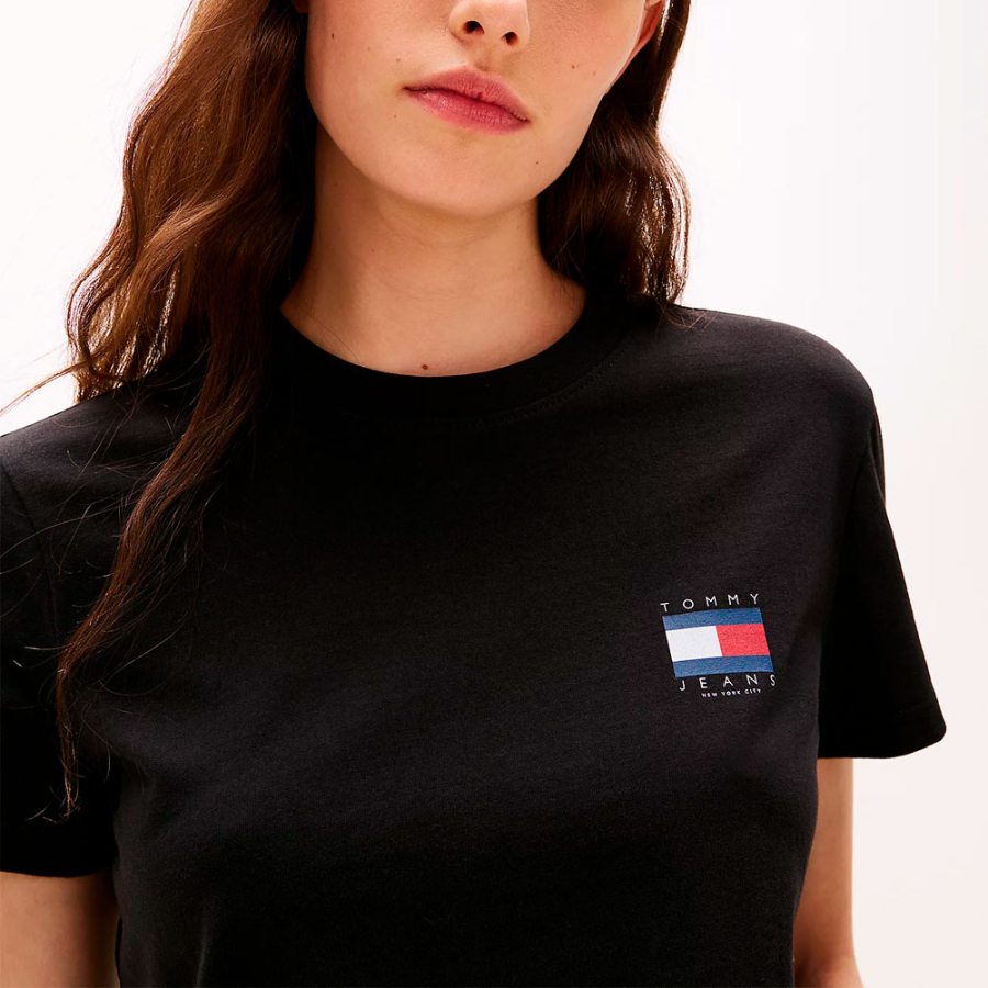 camiseta-con-logo-en-la-parte-trasera